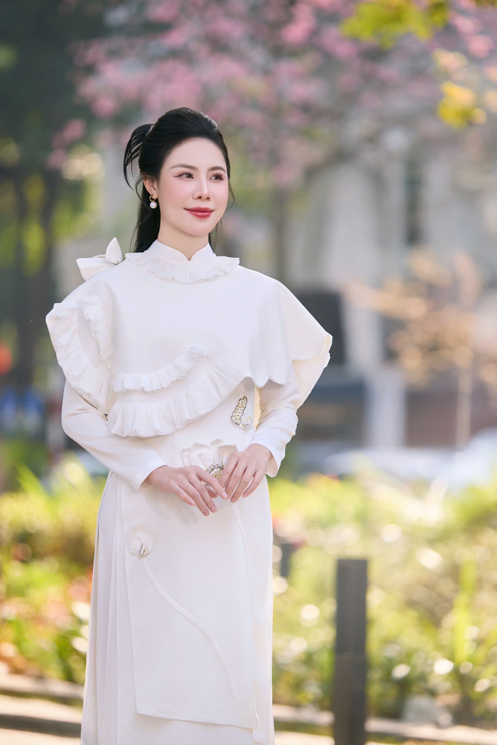 Ca sĩ xinh đẹp Lam Ngọc nói lý do chỉ hát nhạc dân gian thuần Việt- Ảnh 2.