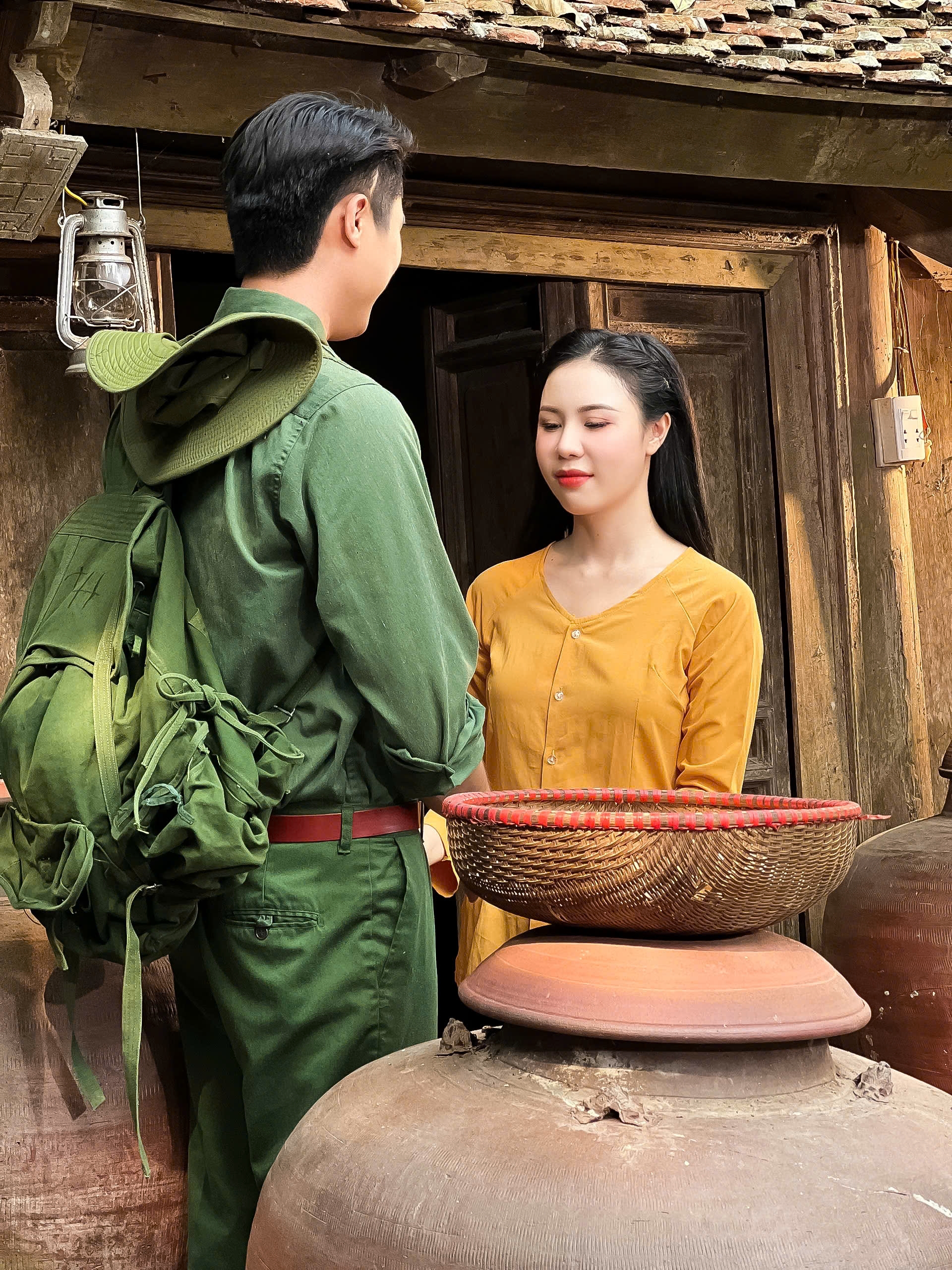 Ca sĩ xinh đẹp Lam Ngọc nói lý do chỉ hát nhạc dân gian thuần Việt- Ảnh 9.