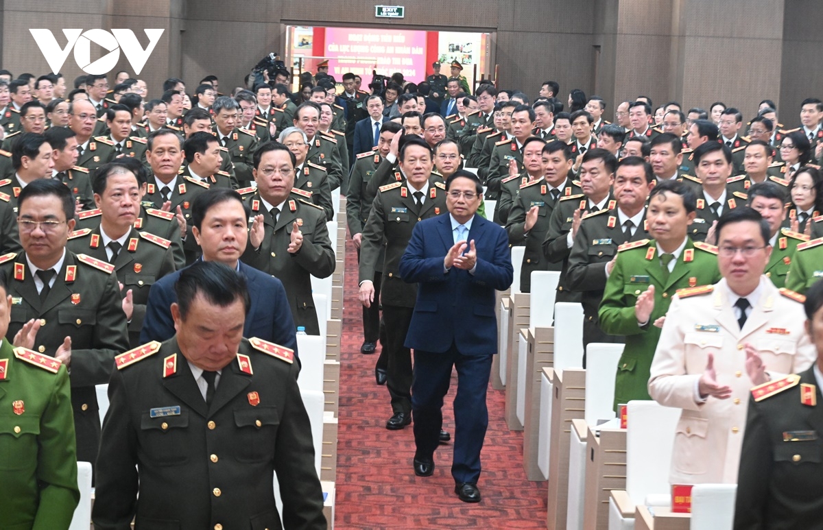Thủ tướng phạm Minh ch&iacute;nh: C&ocirc;ng an gương mẫu trong cải c&aacute;ch tổ chức - Ảnh 1.