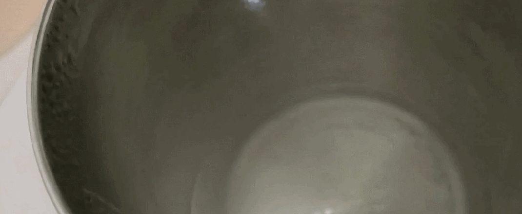 Rắc một nắm bột trắng v&agrave;o ấm đun nước, điều "thần kỳ" xảy ra khiến t&ocirc;i hết sức kinh ngạc - Ảnh 4.