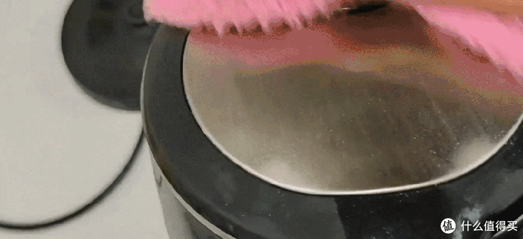 Rắc một nắm bột trắng v&agrave;o ấm đun nước, điều "thần kỳ" xảy ra khiến t&ocirc;i hết sức kinh ngạc - Ảnh 6.