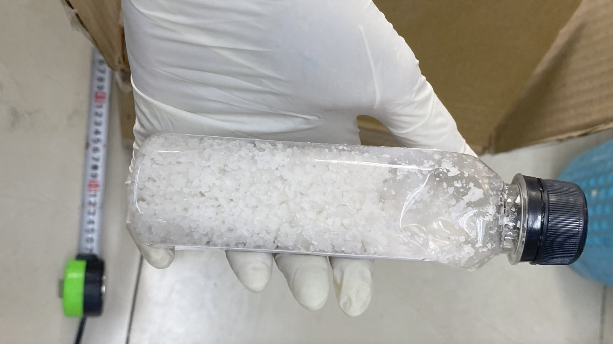 Công an TP HCM bắt 4 người buôn chất kịch độc xyanua - Ảnh 3. Công an TP HCM bắt 4 người buôn chất kịch độc xyanua - Ảnh 3.