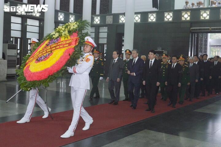 Lãnh đạo Đảng , Nhà nước viếng Đại tướng Nguyễn Quyết tại Hà Nội - Ảnh 2.