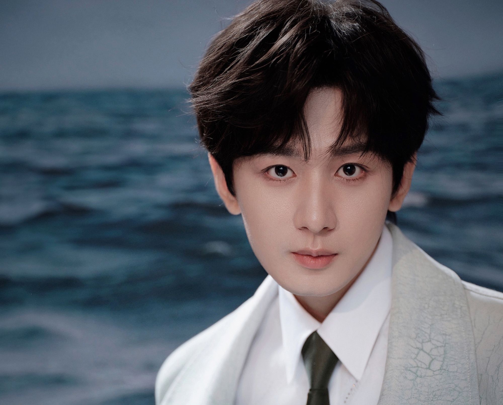 Sao nam bị 100 đoàn phim từ chối vì quá xấu, giờ đẹp đến mức đóng phim nào cũng được phong thần - Ảnh 1.