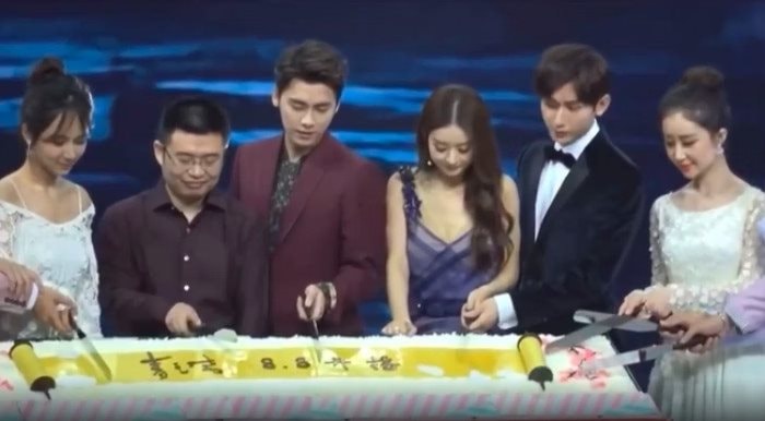 Sao nam bị 100 đoàn phim từ chối vì quá xấu, giờ đẹp đến mức đóng phim nào cũng được phong thần - Ảnh 7.