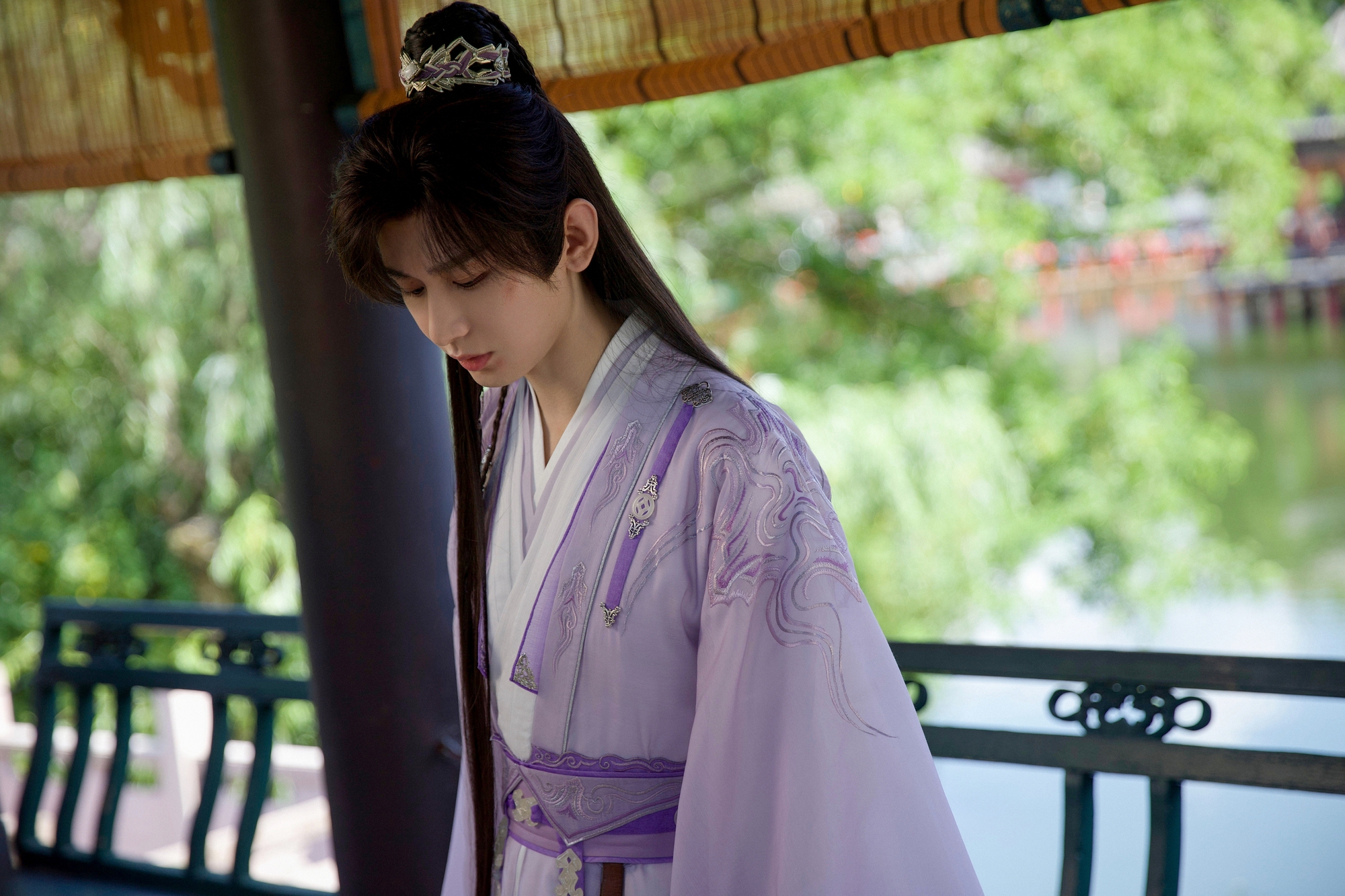 Sao nam bị 100 đoàn phim từ chối vì quá xấu, giờ đẹp đến mức đóng phim nào cũng được phong thần - Ảnh 9.