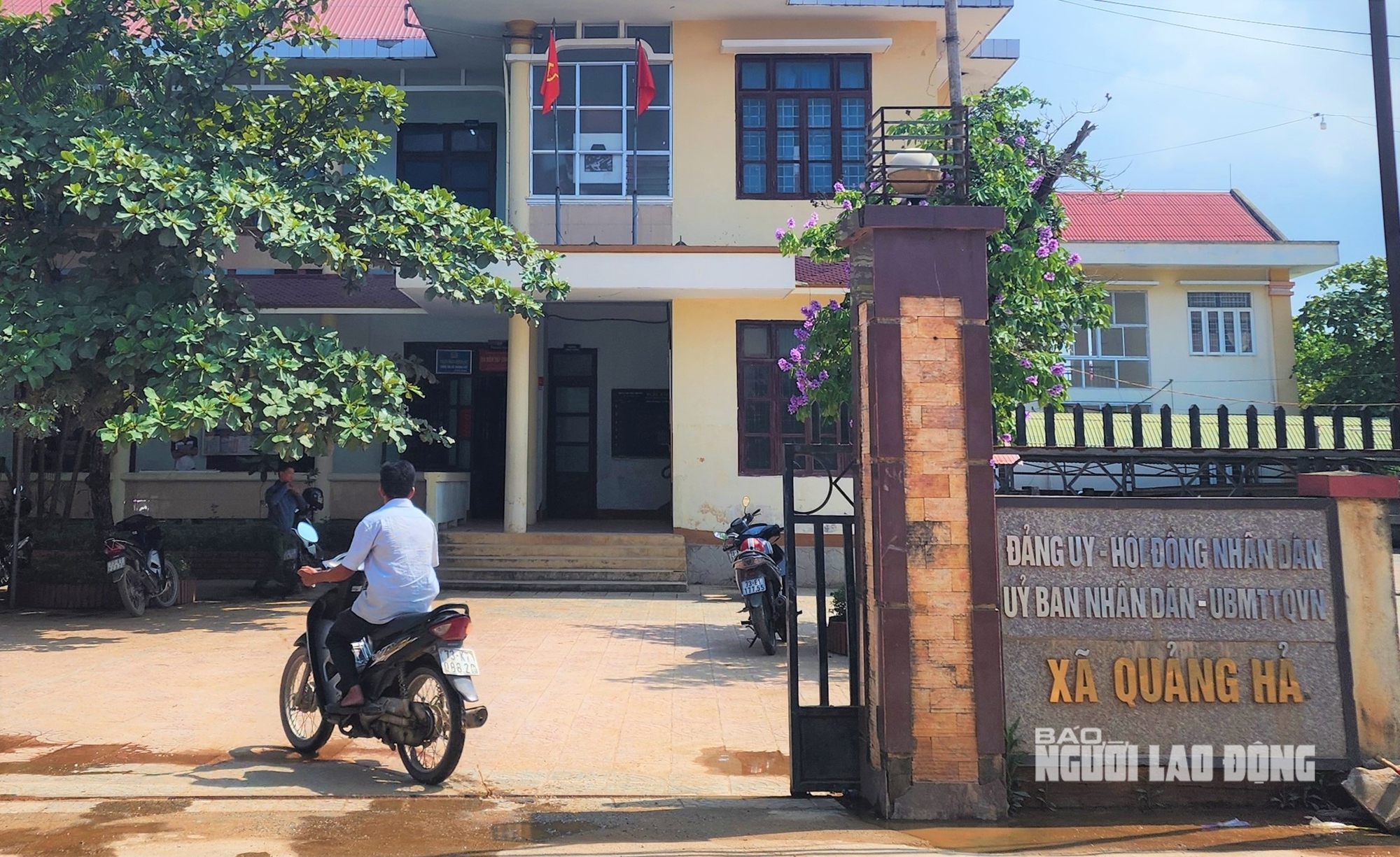 Kỷ luật chủ tịch x&atilde; sau vụ "rời nh&agrave; nghỉ c&ugrave;ng phụ nữ lạ" ở Quảng B&igrave;nh- Ảnh 1.