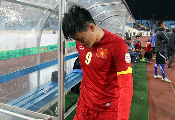 AFF Cup: Gương mặt đau khổ của Công Vinh & “cạm bẫy” mà HLV Kim Sang-sik phải vượt qua - Ảnh 1.