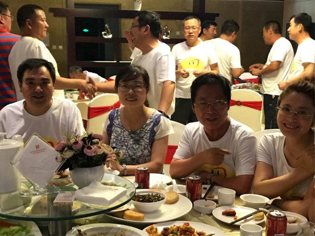 Đi họp lớp, hoa kh&ocirc;i ngỏ &yacute; vay hơn 1,7 tỷ đồng nhưng tất cả quay lưng bỏ đi, t&ocirc;i ở lại đến c&ugrave;ng v&agrave; được chứng kiến cảnh cả đời kh&ocirc;ng qu&ecirc;n - Ảnh 1.