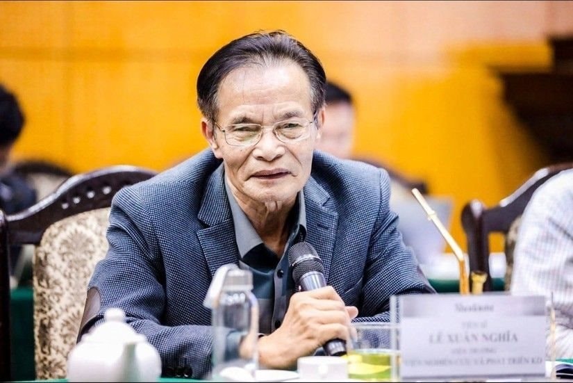 Tiến sĩ Lê Xuân Nghĩa: 'Giá nhà không nên cao quá 30 năm thu nhập của người lao động, nhưng tại Việt Nam, giá gấp 60 năm' - Ảnh 1.