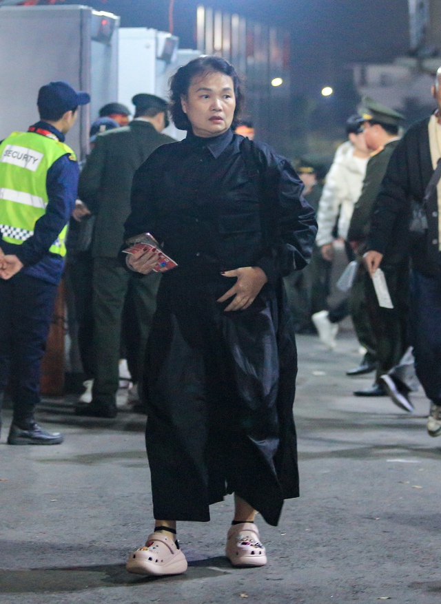 Kh&ocirc;ng phải Chu Thanh Huyền, vợ Xu&acirc;n Son mới l&agrave; n&agrave;ng WAG khiến s&acirc;n Việt Tr&igrave; x&ocirc;n xao, CĐV đua nhau xin chụp ảnh c&ugrave;ng- Ảnh 9.