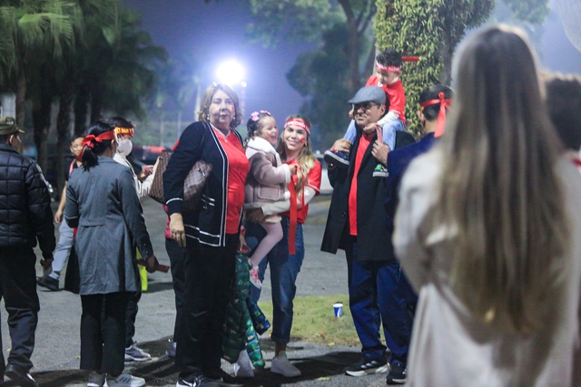 Kh&ocirc;ng phải Chu Thanh Huyền, vợ Xu&acirc;n Son mới l&agrave; n&agrave;ng WAG khiến s&acirc;n Việt Tr&igrave; x&ocirc;n xao, CĐV đua nhau xin chụp ảnh c&ugrave;ng- Ảnh 6.