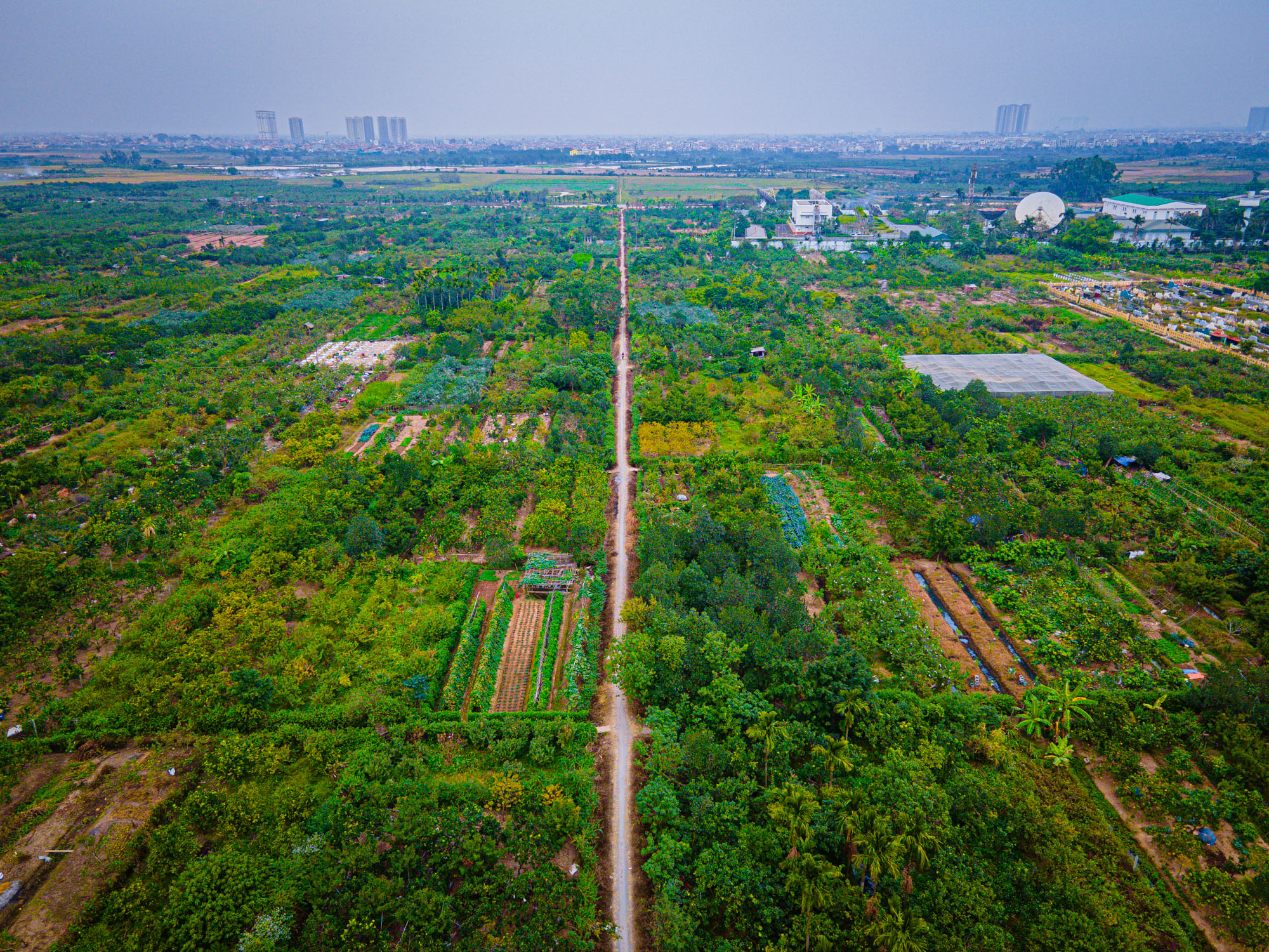 Toàn cảnh khu vực được quy hoạch làm đường Hoàng Quốc Việt kéo dài, nối liền 4 tuyến vành đai của Hà Nội- Ảnh 9.