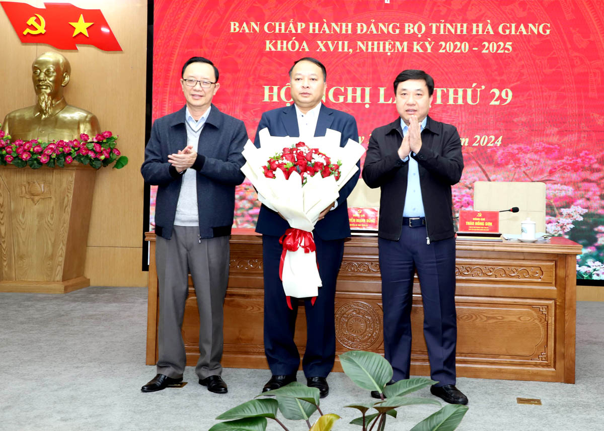 Đại tá Phan Huy Ngọc được bầu làm Chủ tịch UBND Hà Giang nhiệm kỳ mới - Ảnh 1.