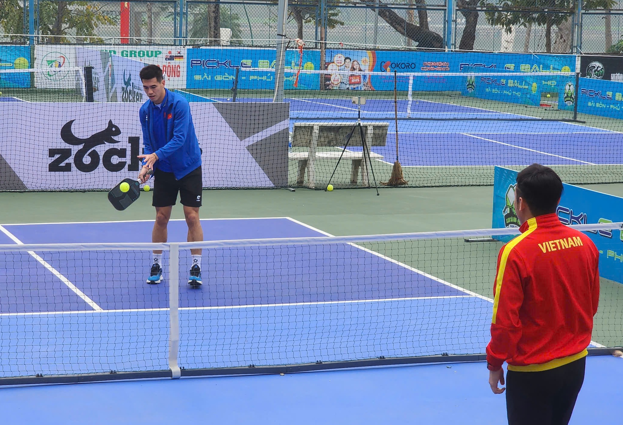 Tiến Linh, Duy Mạnh đi chơi pickleball trước ng&agrave;y đấu Th&aacute;i Lan ở chung kết AFF Cup 2024- Ảnh 4.