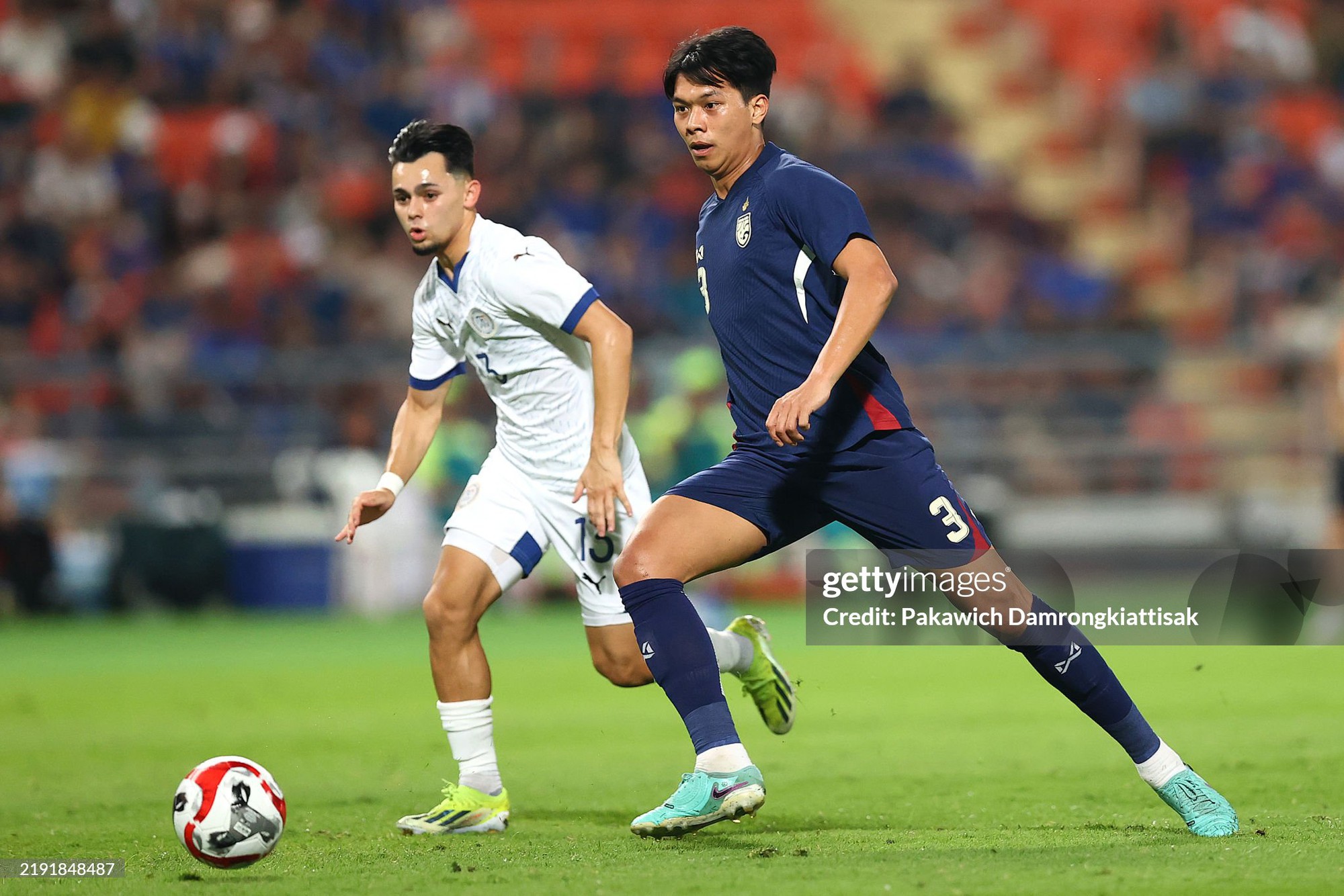 AFF Cup: Sự thật về “đội hình trẻ” của tuyển Thái Lan, HLV Kim Sang-sik đã sẵn sàng “nghênh chiến”? - Ảnh 1.