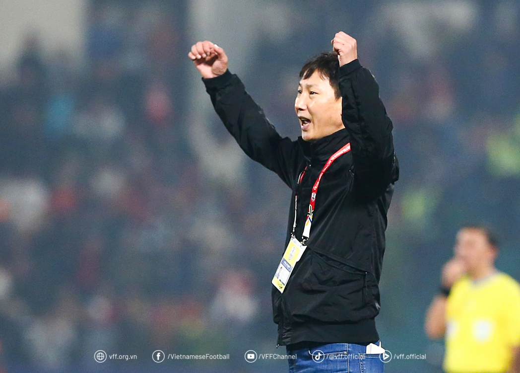 AFF Cup: Sự thật về “đội hình trẻ” của tuyển Thái Lan, HLV Kim Sang-sik đã sẵn sàng “nghênh chiến”? - Ảnh 2.