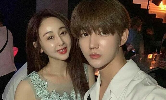 Sao nữ U50 phim "Sex is Zero" bất chấp lấy chồng k&eacute;m 18 tuổi, n&agrave;o ngờ nhận kết cục cay đắng - Ảnh 2.