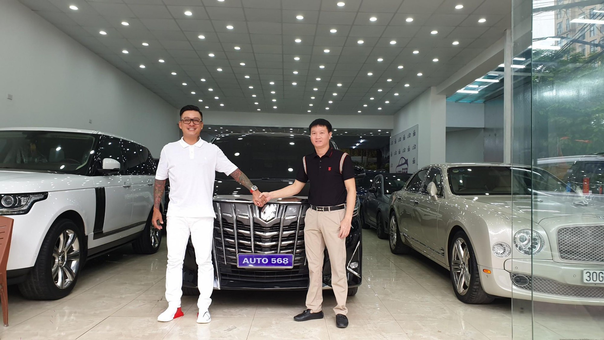 'Anh tài' Tuấn Hưng nâng cấp nội thất Toyota Alphard sau 4 năm sử dụng: Hàng ghế 2 xoay 360 độ, biến xe thành sân khấu mini với dàn loa khủng- Ảnh 8.