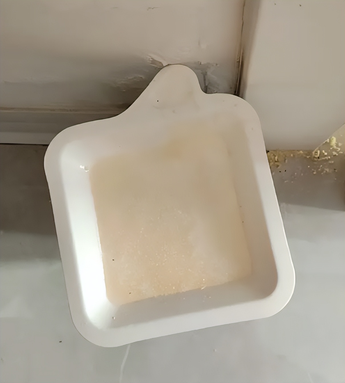 Rắc một nắm muối ăn v&agrave;o ph&ograve;ng tắm, đảm bảo mọi thứ đều như mới! Tiếc l&agrave; nhiều người chưa biết- Ảnh 5.