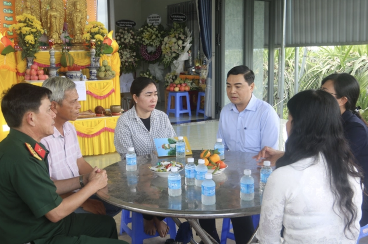 Tổ chức lễ tang 12 liệt sĩ hy sinh trong diễn tập t&aacute;c chiến ph&ograve;ng thủ- Ảnh 2.