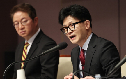 Nghị sĩ đảng cầm quyền tẩy chay bỏ phiếu, luận tội Tổng thống H&agrave;n Quốc gặp kh&oacute; - Ảnh 2.