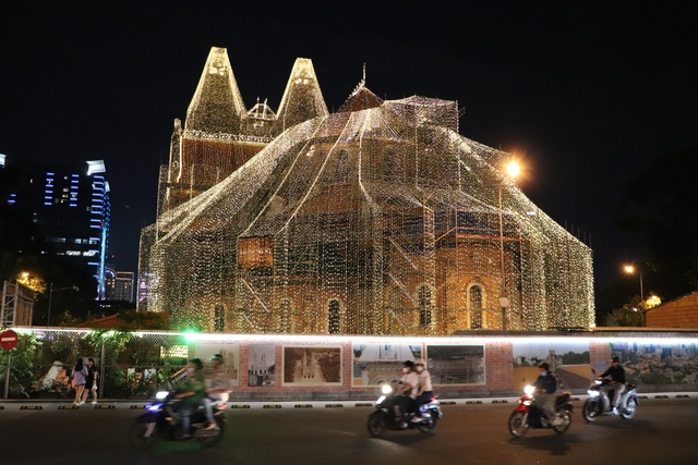 Nh&agrave; thờ Đức B&agrave; S&agrave;i G&ograve;n đẹp lung linh với 500.000 m đ&egrave;n LED- Ảnh 2.