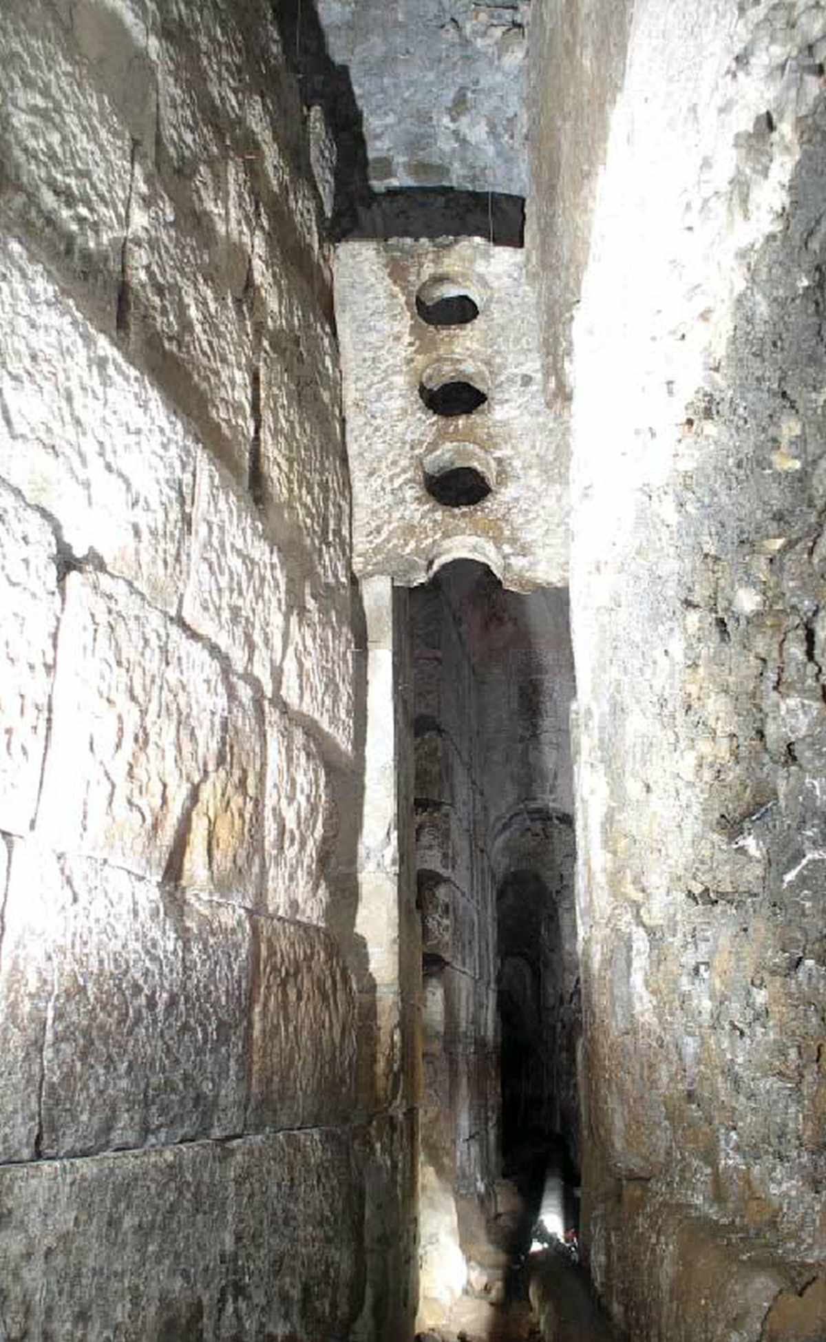 B&iacute; ẩn v&agrave; kỳ t&iacute;ch kỹ thuật của Albano Emissary: Đường hầm hơn 2.000 năm tuổi của người La M&atilde;- Ảnh 5.