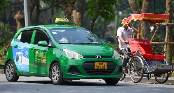 Hãng taxi đình đám từng "nói không" với xe điện "quay xe", bắt tay với hãng taxi của ông Phạm Nhật Vượng - Ảnh 2.