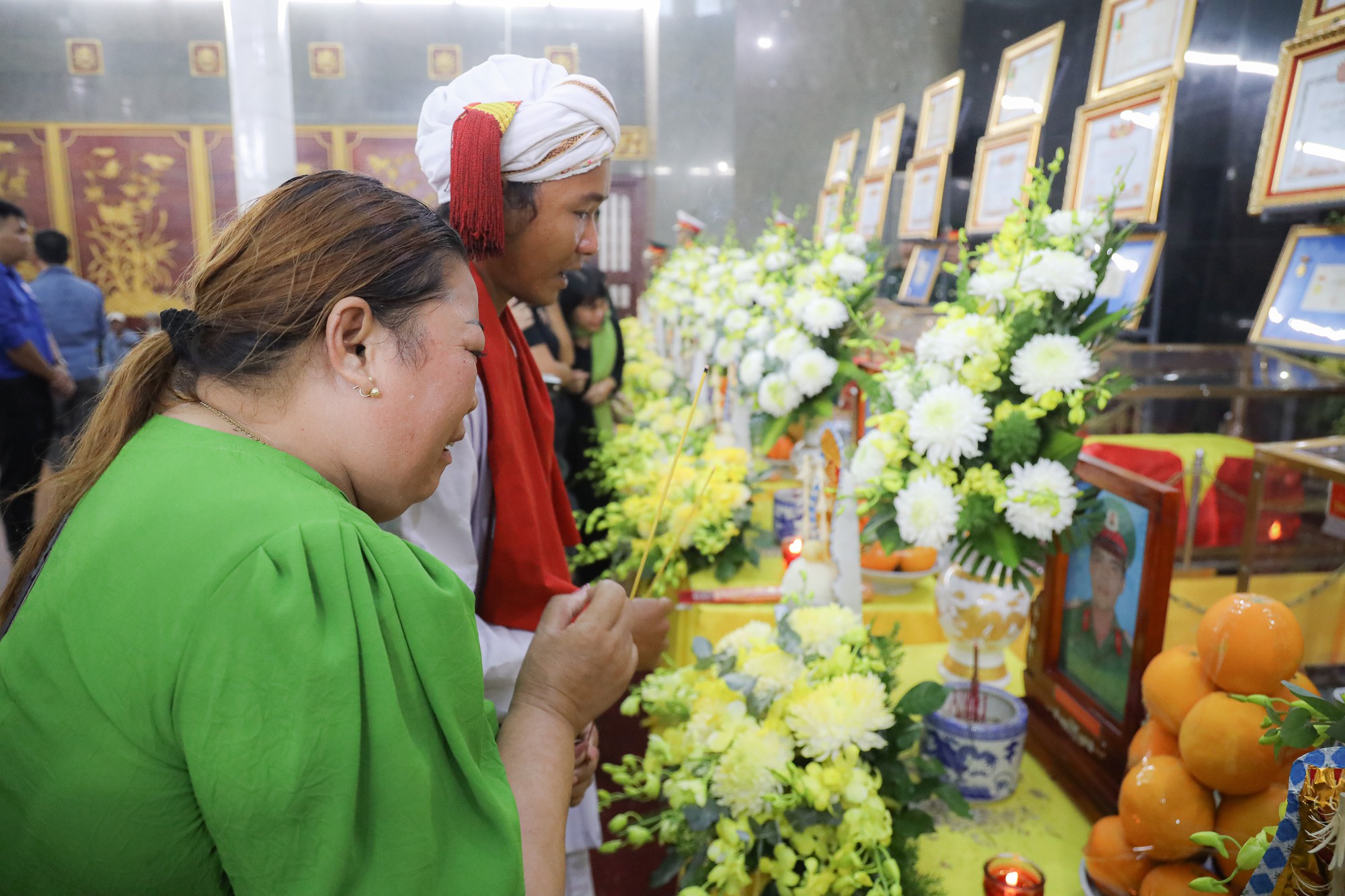 LỄ TRUY TẶNG HUÂN CHƯƠNG BẢO VỆ TỔ QUỐC HẠNG 3, BẰNG TỔ QUỐC GHI CÔNG, HUY HIỆU TUỔI TRẺ DŨNG CẢM; TIỄN BIỆT 12 LIỆT SĨ QUÂN KHU 7- Ảnh 15.