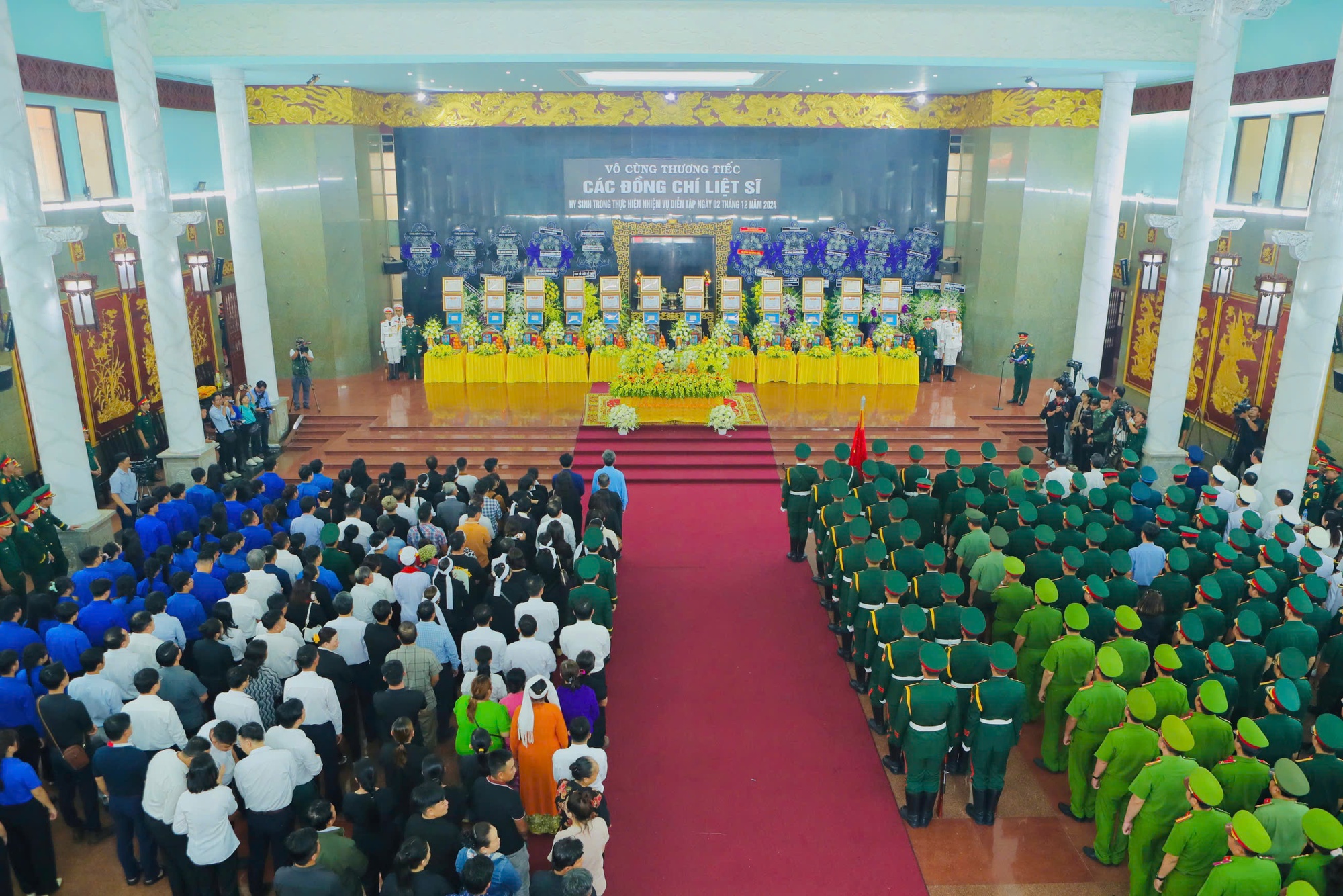 LỄ TRUY TẶNG HUÂN CHƯƠNG BẢO VỆ TỔ QUỐC HẠNG 3, BẰNG TỔ QUỐC GHI CÔNG, HUY HIỆU TUỔI TRẺ DŨNG CẢM; TIỄN BIỆT 12 LIỆT SĨ QUÂN KHU 7- Ảnh 12.