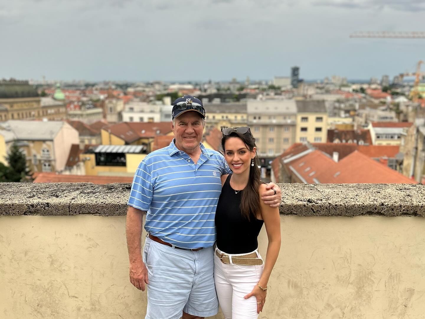 Vị HLV c&ocirc;ng khai hẹn h&ograve; c&ugrave;ng th&iacute; sinh Hoa hậu k&eacute;m 48 tuổi, phản ứng thế n&agrave;o khi bị ch&ecirc; ch&ecirc;nh lệch thế hệ?- Ảnh 2.