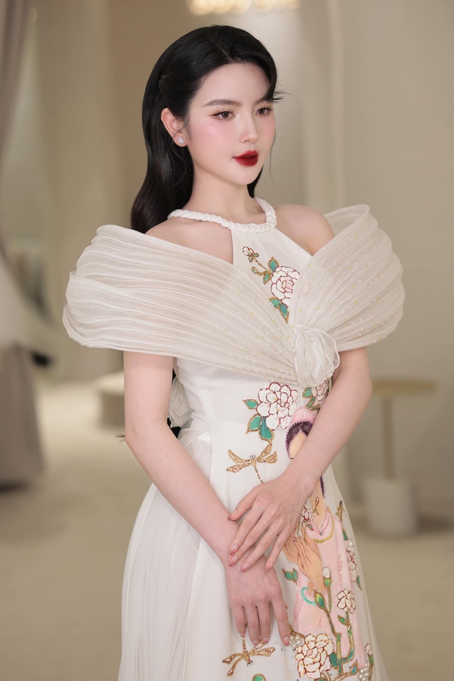 Chu Thanh Huyền nh&igrave;n ngỡ Ngọc Trinh, chỉ n&oacute;i một c&acirc;u với mẹ chồng đ&atilde; được netizen khen: Quang Hải lấy em n&agrave;y đ&uacute;ng đắn- Ảnh 3.