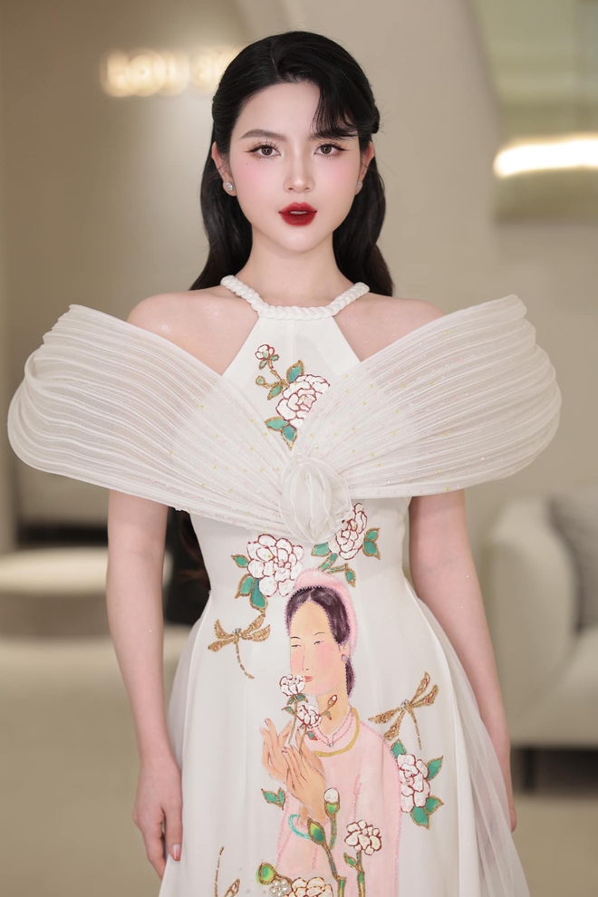 Chu Thanh Huyền nh&igrave;n ngỡ Ngọc Trinh, chỉ n&oacute;i một c&acirc;u với mẹ chồng đ&atilde; được netizen khen: Quang Hải lấy em n&agrave;y đ&uacute;ng đắn- Ảnh 4.