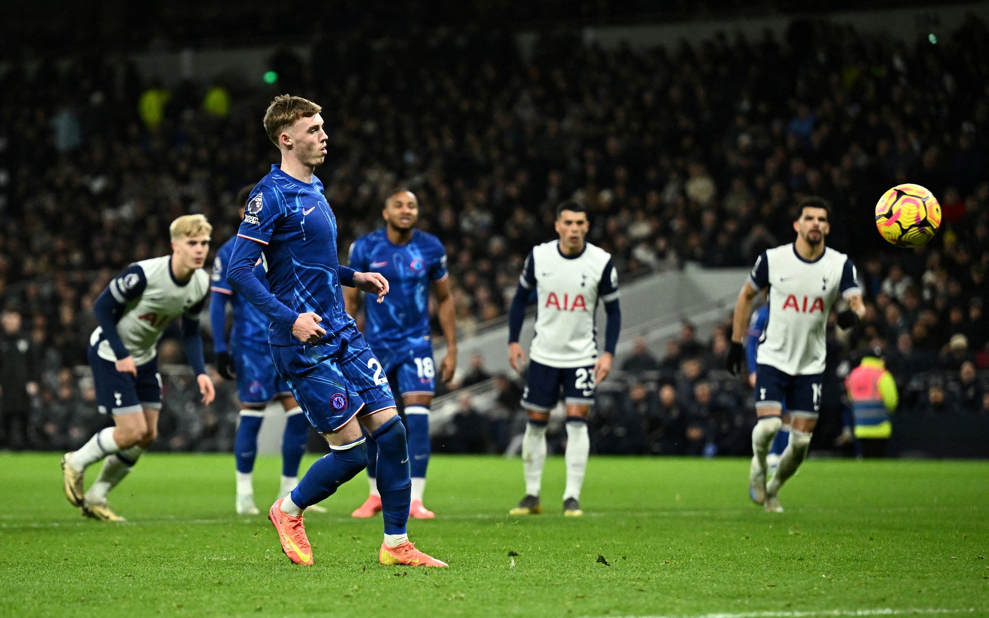 Tottenham "tự hủy diệt" ở trận cầu 7 bàn, Chelsea áp sát ngôi đầu- Ảnh 6. Tottenham "tự hủy diệt" ở trận cầu 7 bàn, Chelsea áp sát ngôi đầu- Ảnh 6.