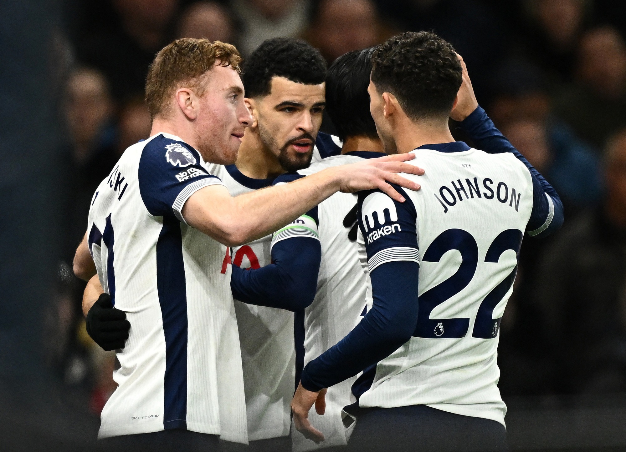 Tottenham "tự hủy diệt" ở trận cầu 7 bàn, Chelsea áp sát ngôi đầu- Ảnh 3. Tottenham "tự hủy diệt" ở trận cầu 7 bàn, Chelsea áp sát ngôi đầu- Ảnh 3.