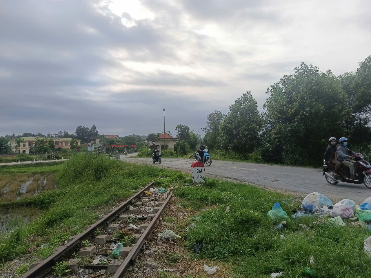 Tuyến đường sắt bỏ hoang Cầu Giát Nghĩa Đàn: Di sản 32 km bị lãng quên - Ảnh 6.