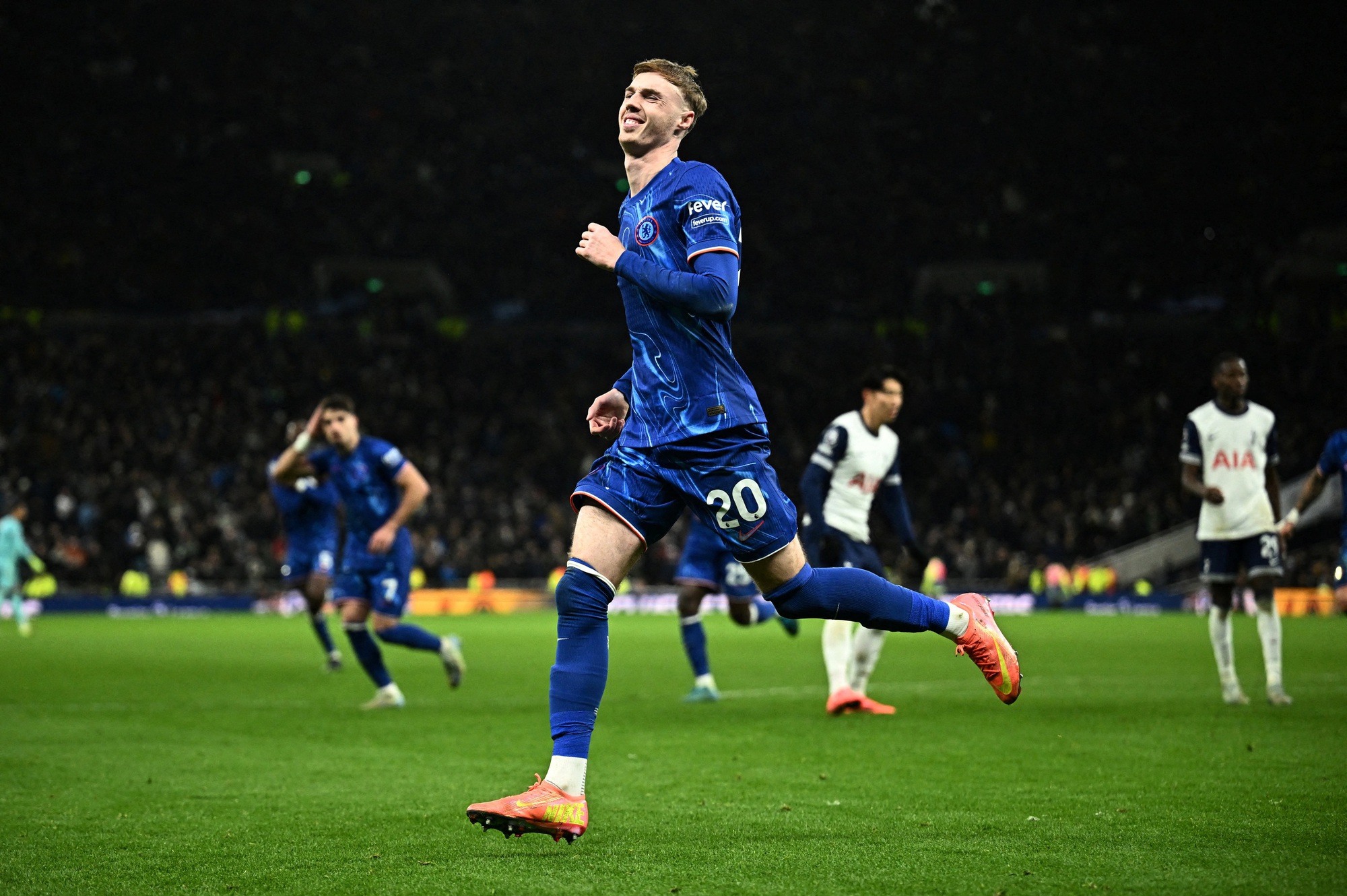 Tottenham "tự hủy diệt" ở trận cầu 7 bàn, Chelsea áp sát ngôi đầu- Ảnh 7. Tottenham "tự hủy diệt" ở trận cầu 7 bàn, Chelsea áp sát ngôi đầu- Ảnh 7.