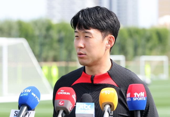 Son Heung-min khẳng định không khóc tại Asian Cup 2023, thừa nhận sau 13 năm vẫn trách một cầu thủ đàn anh- Ảnh 1.