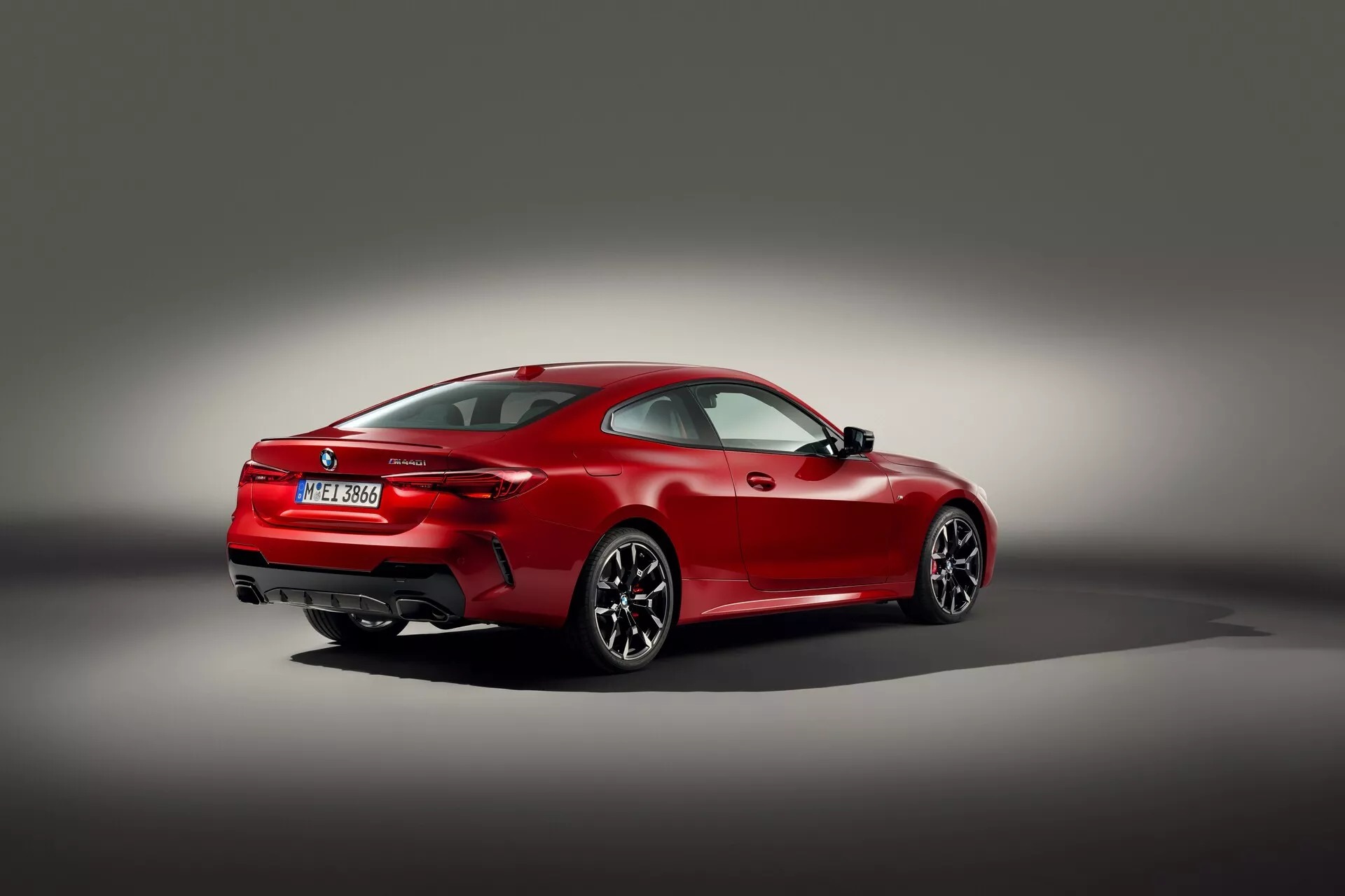 BMW 4-Series 2024 ra mắt: Giá quy đổi từ 1,24 tỷ đồng, đèn hậu laser, động cơ mạnh hơn nhưng tiết kiệm xăng- Ảnh 2.