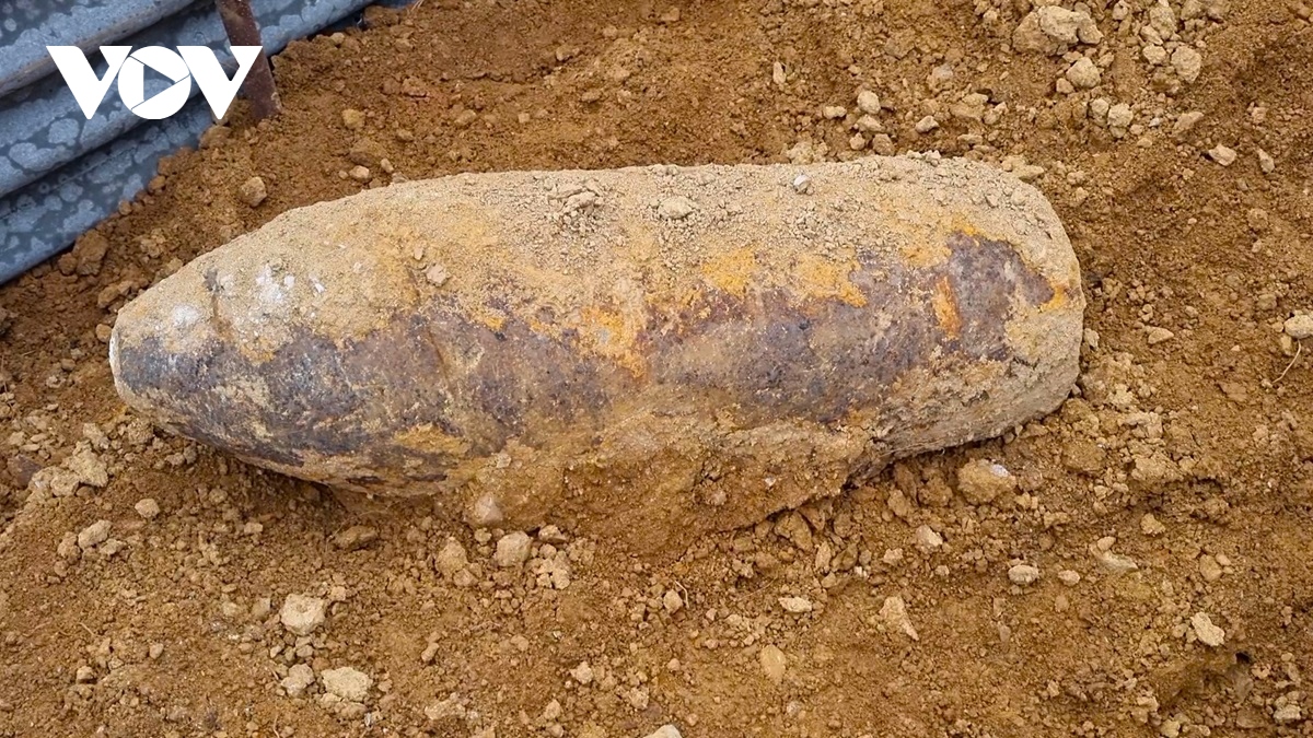 Hủy nổ quả bom nặng 350kg được phát hiện khi đào móng nhà- Ảnh 1.
