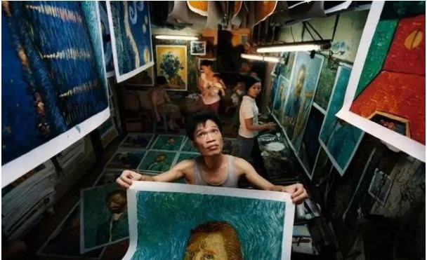 Thợ vẽ tranh kiếm được tiền tỷ nhờ vào bán "hàng giả", cầm cọ 20 năm mới thực sự thức tỉnh, được mệnh danh là "Van Gogh Trung Quốc"- Ảnh 1.