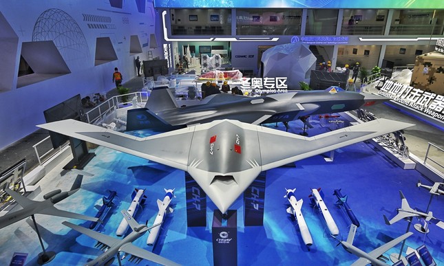 Trung Quốc sắp ra mắt máy bay không người lái tàng hình CH-7 nâng cấp- Ảnh 1.