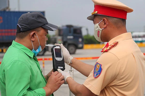 Đề xuất xử lý hình sự với tài xế vi phạm nồng độ cồn mức cao tại Việt Nam liệu có khả thi?- Ảnh 1.