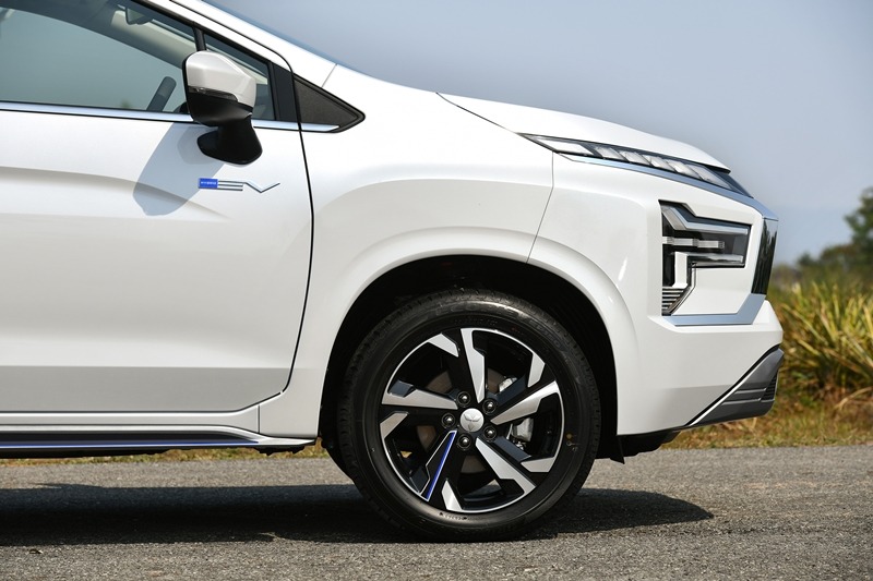 Mitsubishi Xpander HEV ra mắt: Máy hybrid 1.6L, cần số điện tử, 7 chế độ lái, giá quy đổi gần 630 triệu- Ảnh 11.