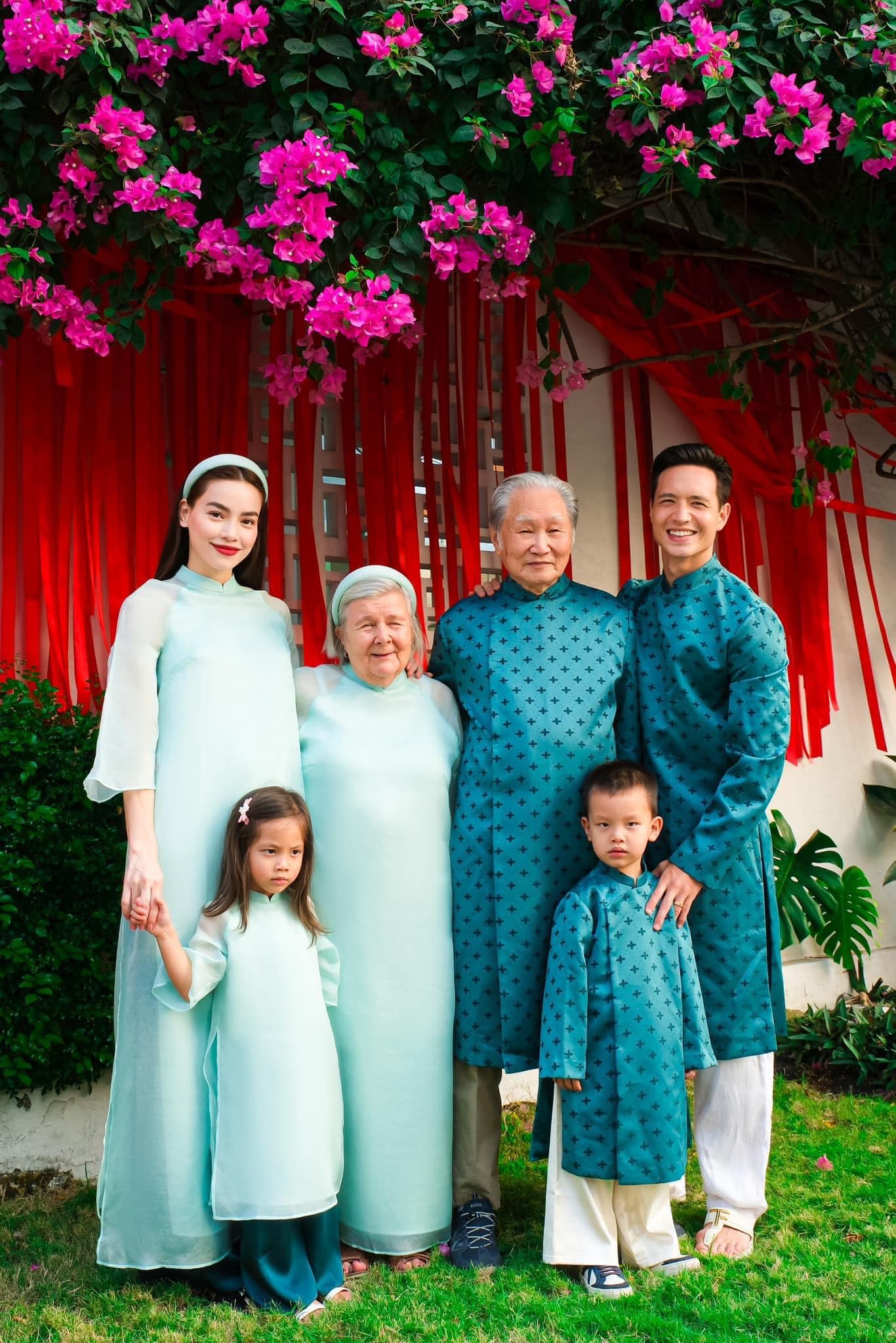 Subeo lộ vẻ ngoài lớn phổng phao, thừa hưởng điểm đắt giá từ Hà Hồ trong loạt ảnh gia đình Mùng 1 Tết- Ảnh 1.