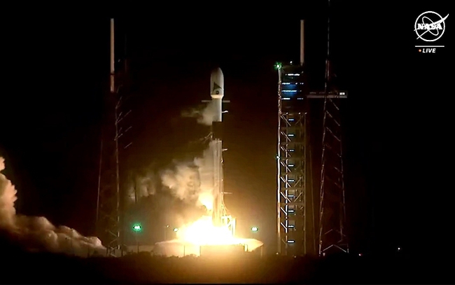 NASA và SpaceX phóng thành công vệ tinh khí hậu- Ảnh 1.