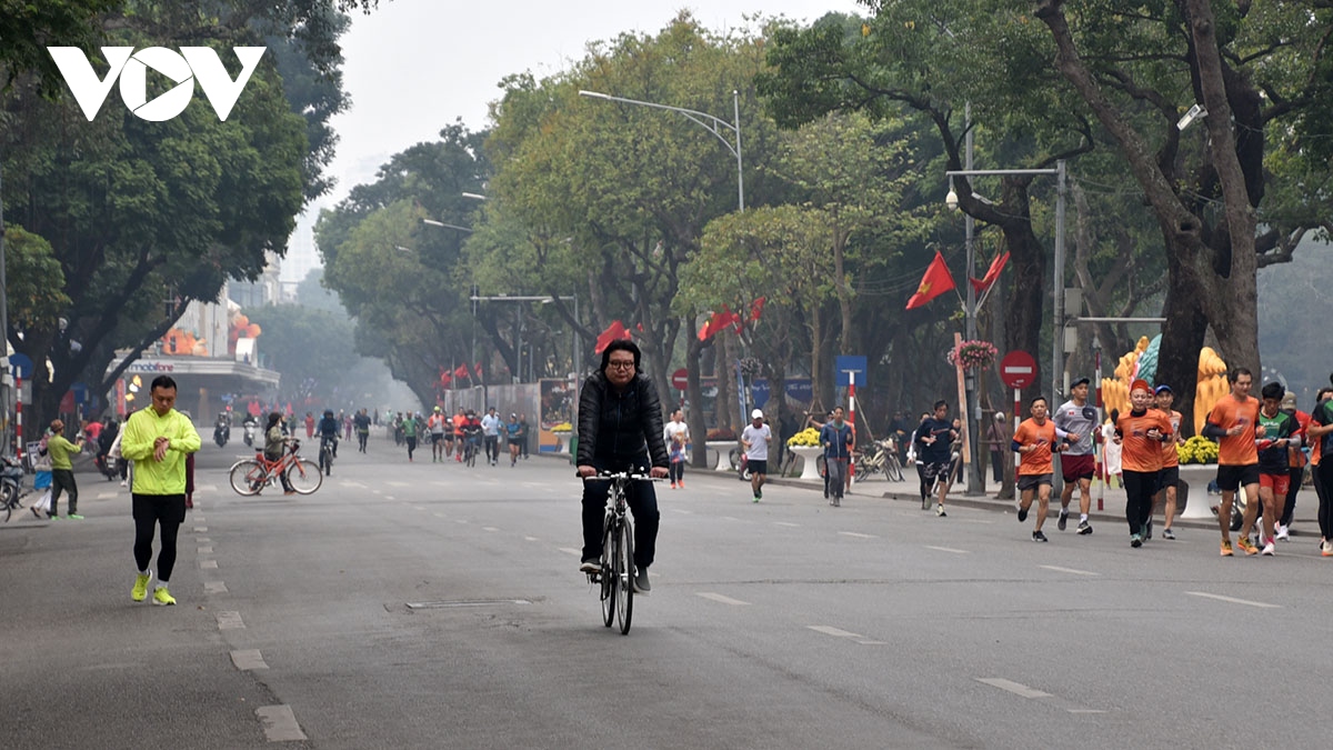 Phố phường Hà Nội tĩnh lặng, yên bình ngày đầu năm mới- Ảnh 3.