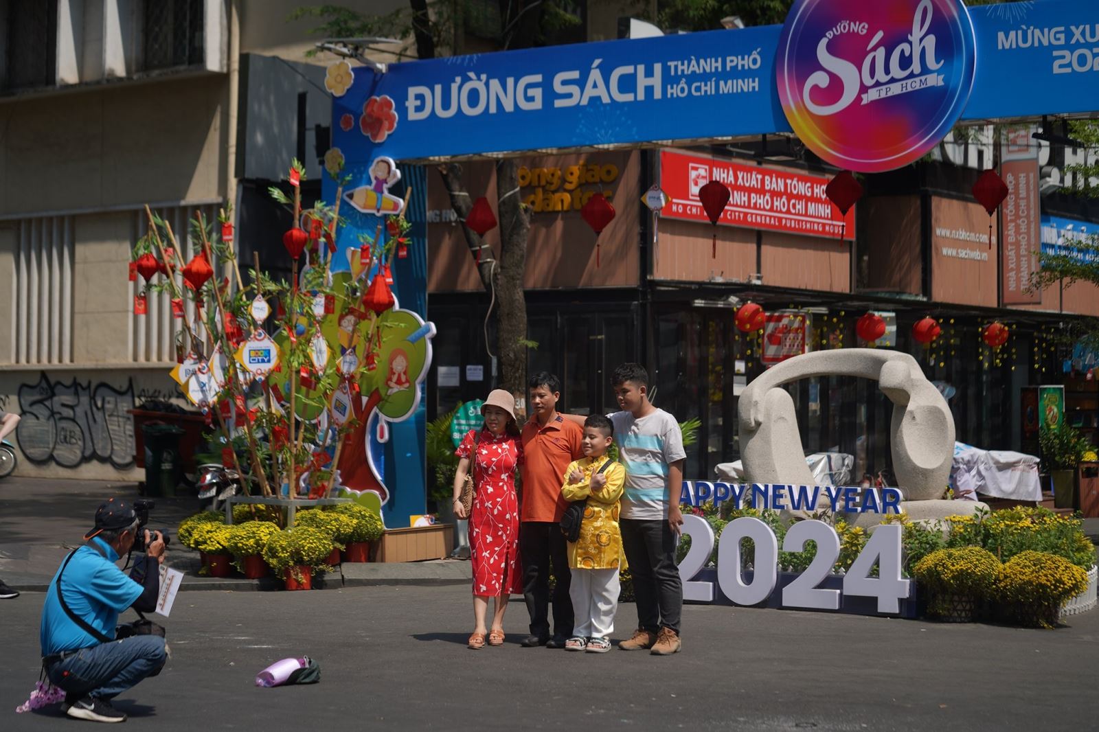 TP Hồ Chí Minh: Đường phố thanh vắng sáng mùng 1 Tết- Ảnh 7.