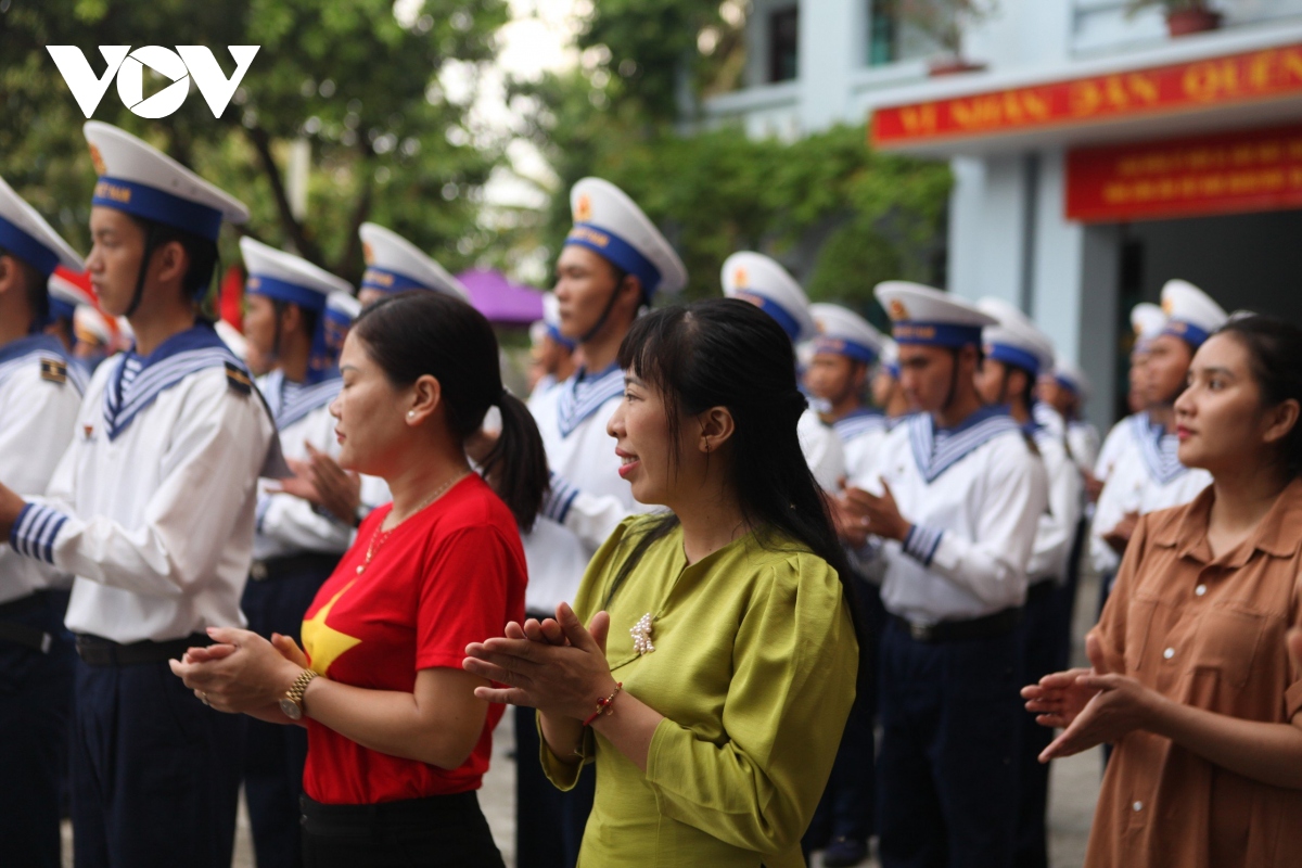 Thiêng liêng Lễ chào cờ sáng mùng 1 Tết trên quần đảo Trường Sa- Ảnh 5.